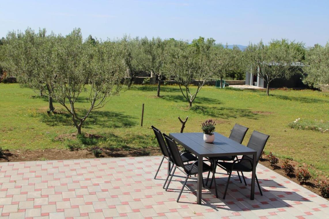 Apartmani Toni Drnis Exterior photo